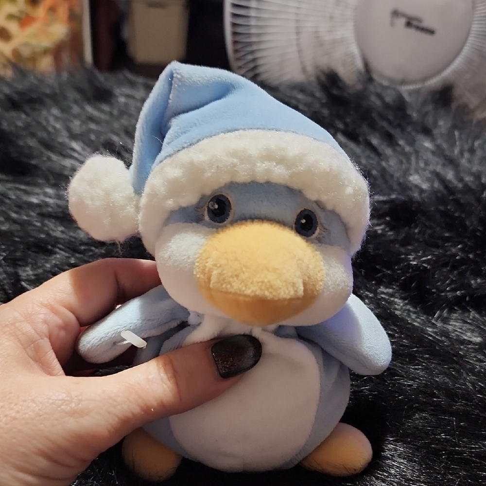 Blue and White Plush Penguin Toy. DREAMSICLES  A GEL HUGS.  Size Is Approx  7" T